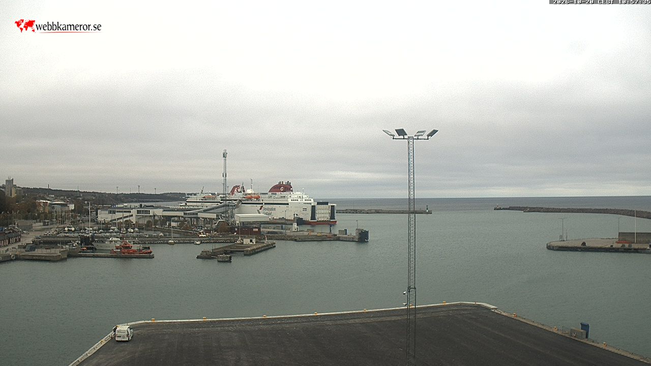 Gotland, porto de Visby, vista em direção ao terminal de balsas e entrada do porto